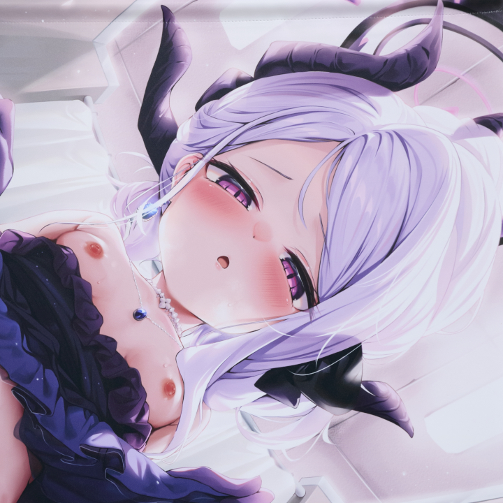 【レビュー】こくと ヒナ(たくし上げ)タペストリー(SJあり)_バストアップ