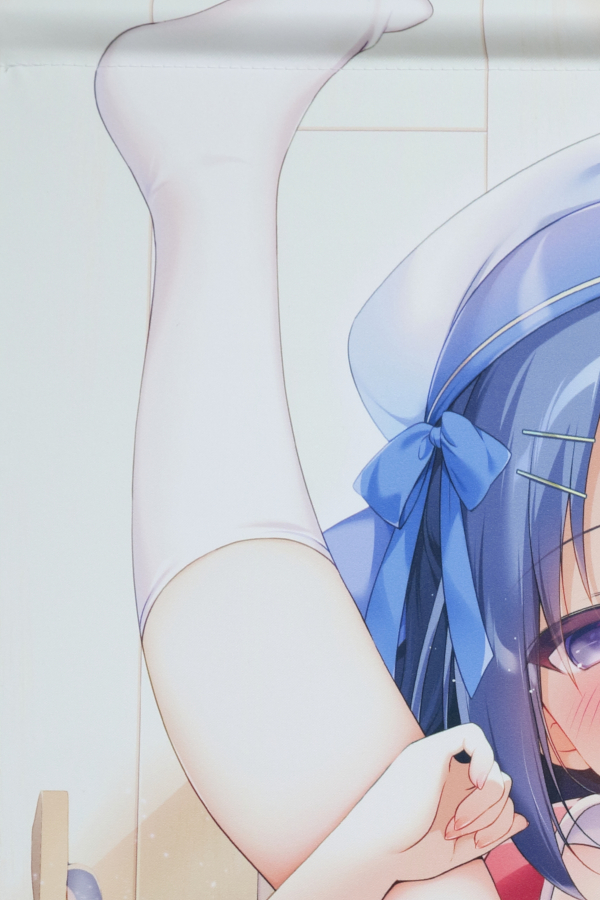 【レビュー】ぴよ寺むちゃ 【ぴよ寺むちゃ先生】夕子タペストリー (最果てスタジオ)_脚アップ