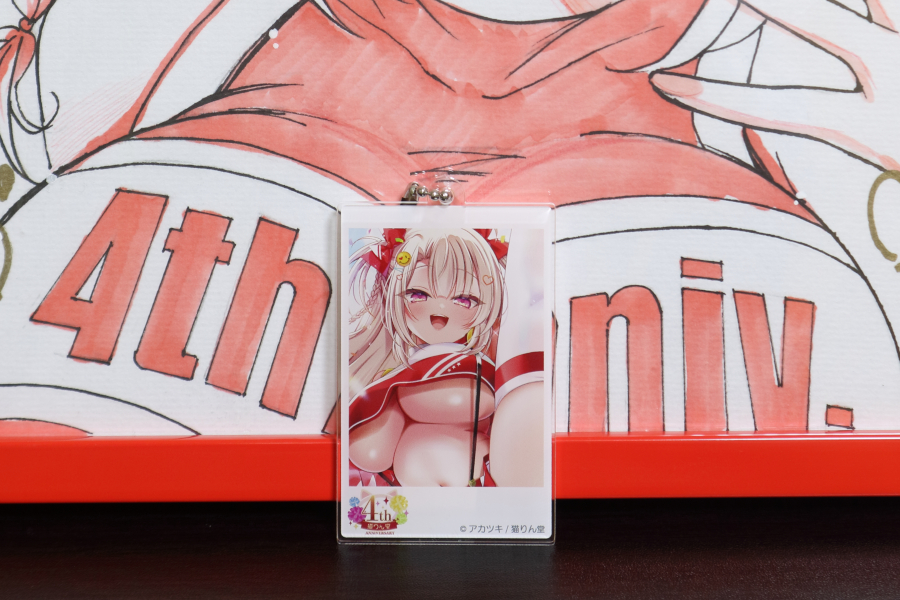 【レビュー】アカツキ 2025年10月「猫りん堂4thアニバーサリー」新規グッズ(成年向け) Wスエードタペストリー&スペシャル色紙 (猫りん堂)_チェキ風アクキー